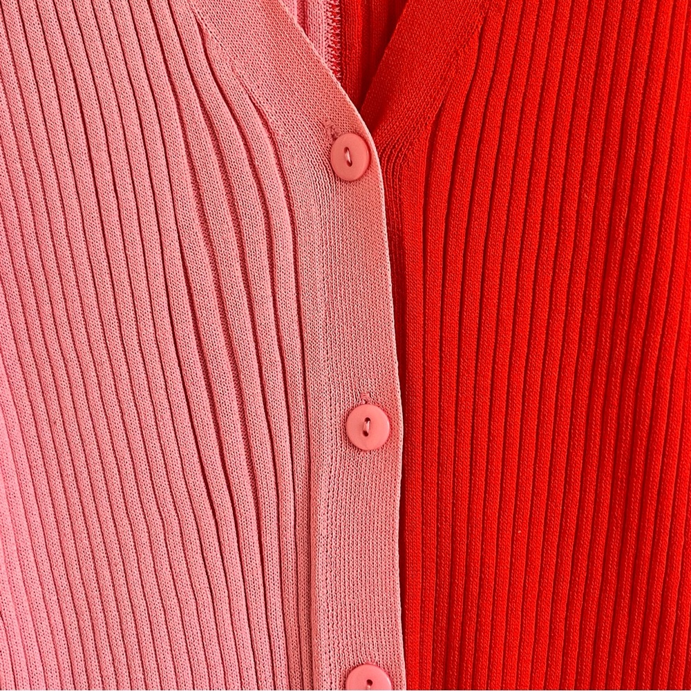 Lulu’s Colorblock Ribbed Top with Buttons - Picture 3 of 9